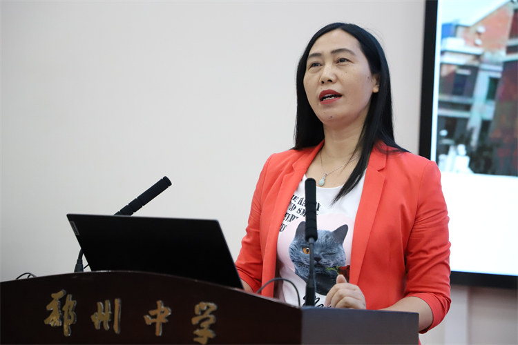 1718154498483737.jpg 图6:高中教科室主任徐利霞汇报.JPG