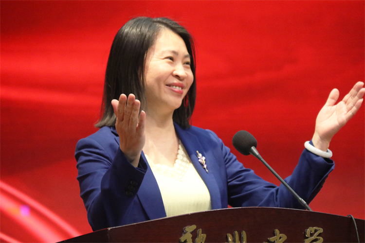 1718180274815057.jpg 图片4:家长代表发言.JPG