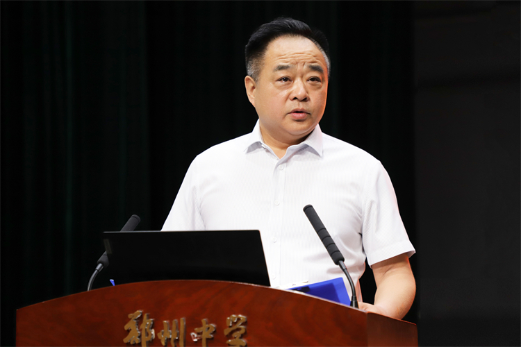 1718262551904709.jpg 图(三)高新区教育文化体育部党委书记、部长田鸿鹏致欢迎辞.jpg