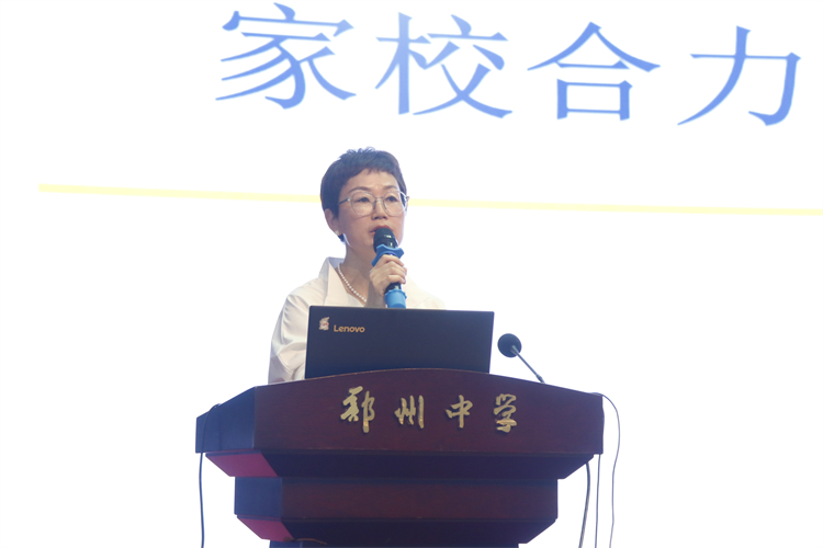 1718262823126936.jpg 图片3:LOGIN_焦点娱乐·(官方)代理招商直营平台
八年级主任王学娟做分享.JPG