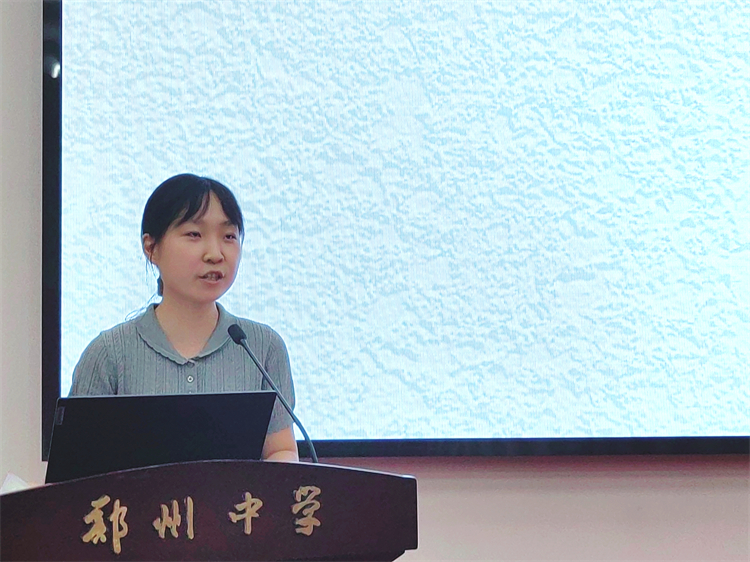 1726301227423128.jpg 图片3新进教师代表陈彬阳发言.jpg