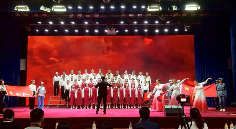 1727836067347605.jpg 图2 亮剑班激情演唱.jpg
