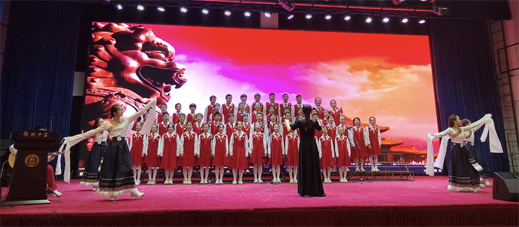 1727836110564561.jpg 图4 爱国班《北京的金山上》.jpg