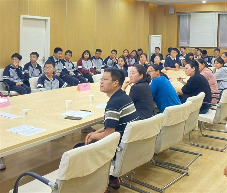 1729479966793371.jpg 图片1:成果汇报活动现场.jpg