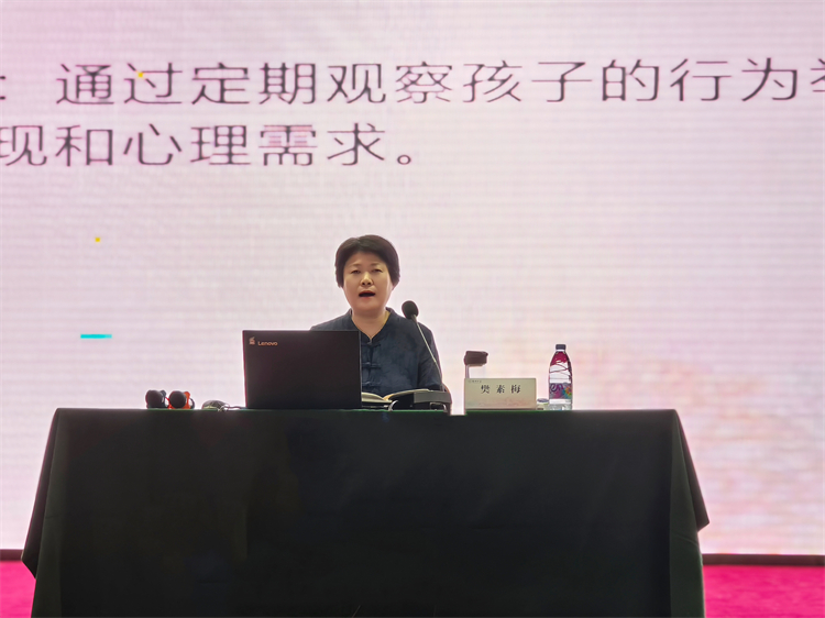 1729480368434541.jpg 图片4.樊素梅老师聚焦家庭教育中父母的作用.jpg