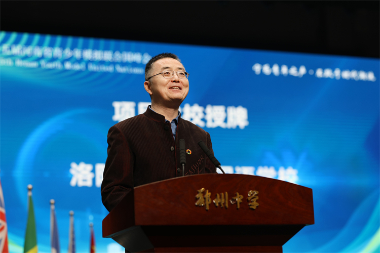 1732691347315570.jpg 图片4:未来青少年教育研究中心执行主任于海洋作主旨演讲.jpg