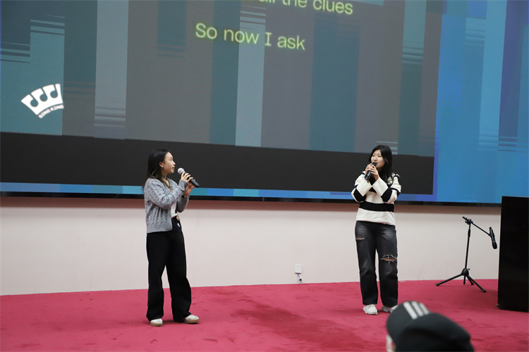 1734577974590981.jpg 图片8:金圣恩与郑渼暻《I Love You 3000》.JPG