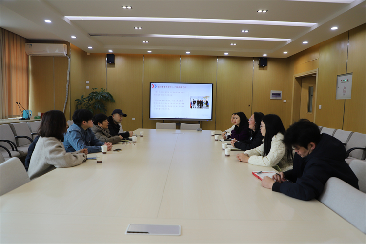 1734924185941028.jpg 图片2:座谈会现场.JPG