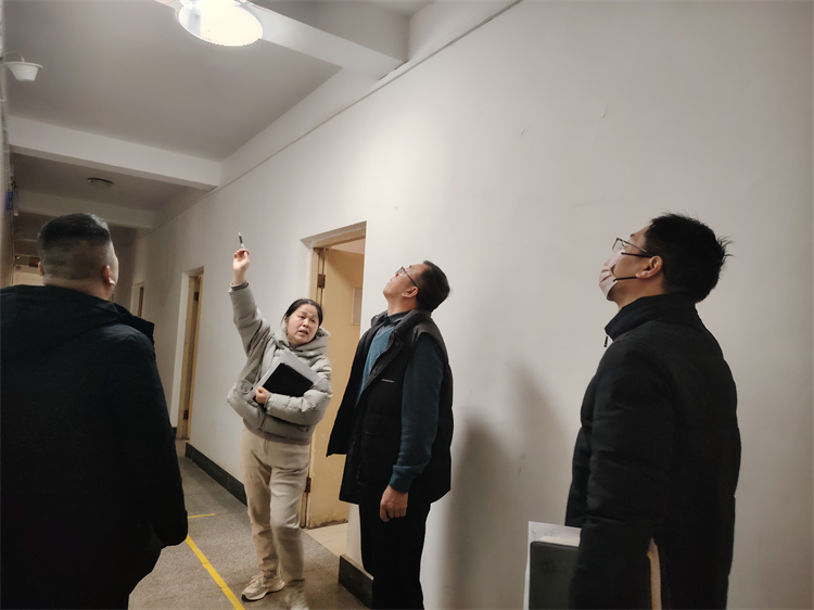 1742263608537891.jpg 图片3:对学生宿舍区域进行隐患排查.jpg