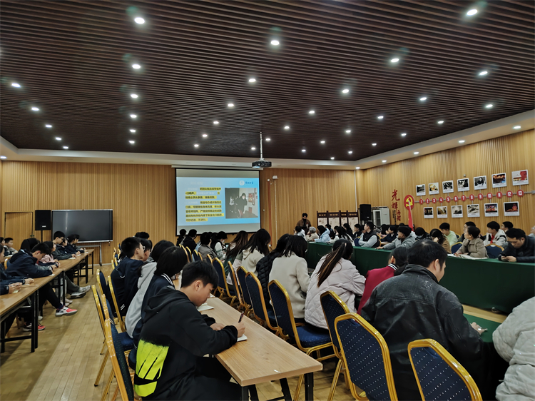 1742263621272766.jpg 图片4:班主任及值班老师培训会.jpg