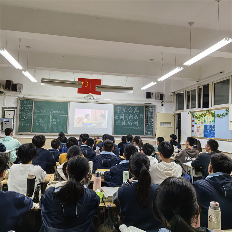 1742263634498782.jpg 图片5:召开演练主题班会.jpg