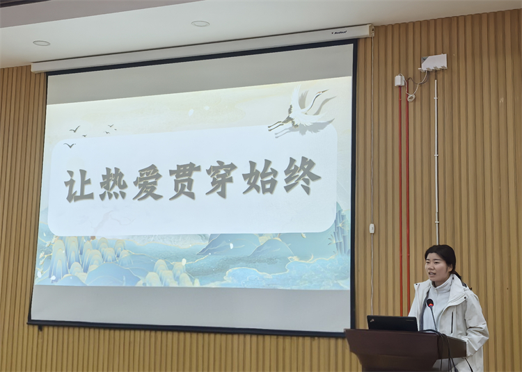 1742263859122777.jpg 图片4 薛惠方老师进行交流分享.jpg