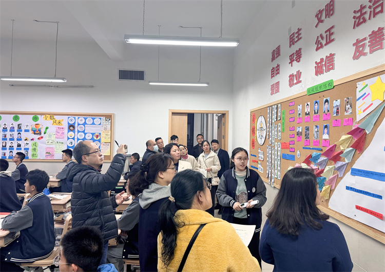 1742543256871890.jpg 图9:学生介绍文化墙.jpg