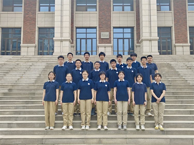 1744677090594767.jpg 5获奖同学合照.jpg