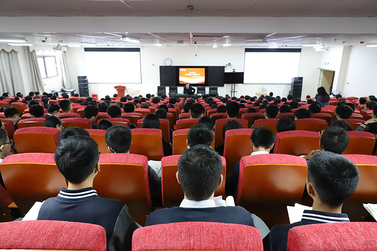 1745716820566440.jpg 图片3 张教授为高中同学带来精彩讲座.jpg