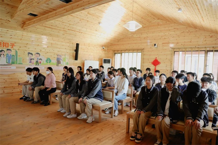 1745808470695045.jpg 图片3:旁听庭审.jpg