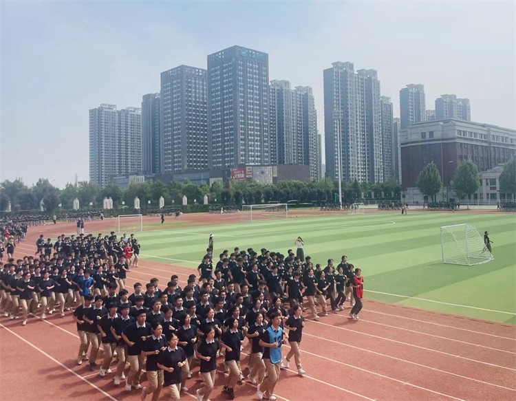 1746498605232027.jpg 课间操观摩.jpg