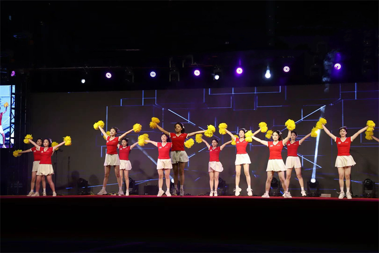 1746498963592686.jpg 图五:啦啦操《加油加油GOGOGO》.jpg