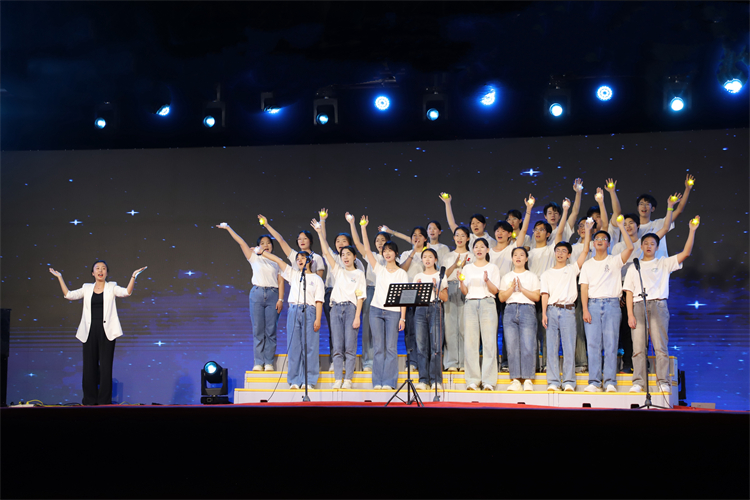 1746499205104743.jpg 图十七:合唱《流星》.jpg