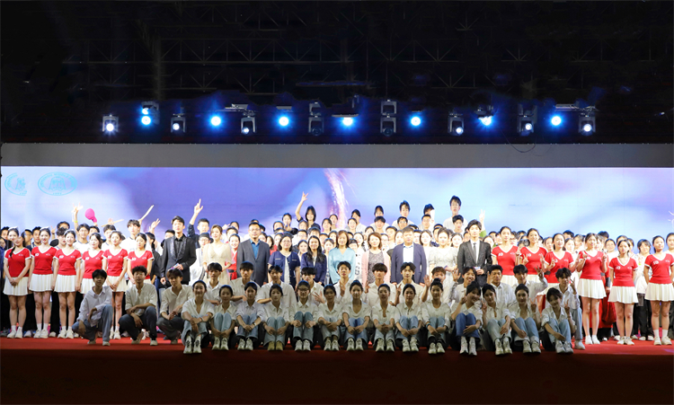 1746499322466389.jpg 图二十二:合影留念.jpg