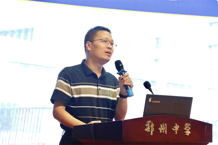 1746607076931292.jpg 图片10:初中部学生发展处主任张迎宾总结发言.jpg