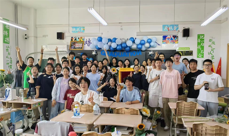 1750037161216295.jpg 图4:最后的班会 .jpg