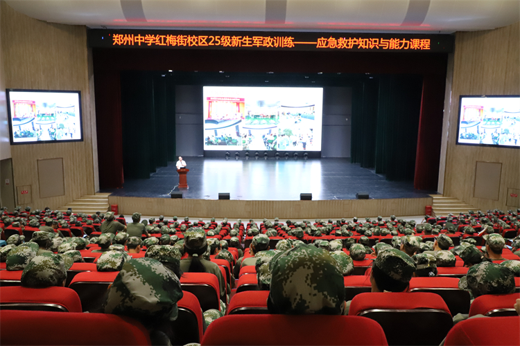 1张胜哲医生讲解急救知识.JPG