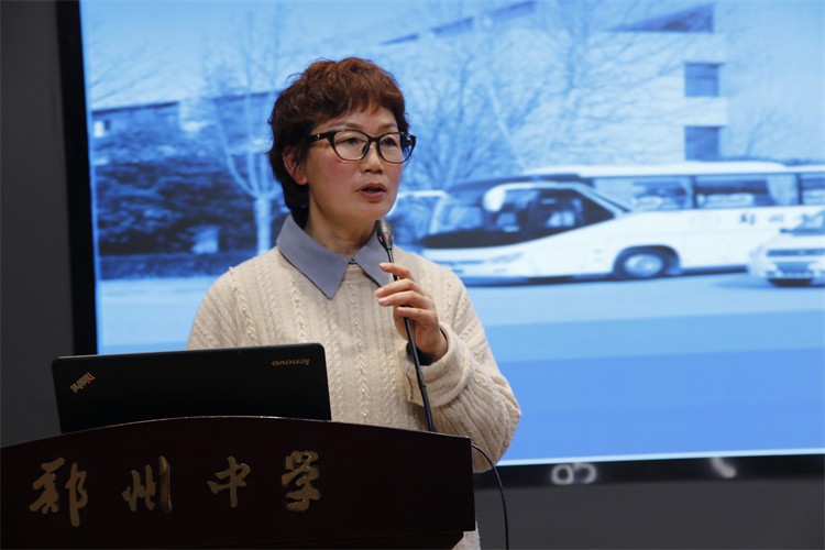 1762827392459818.jpg 图6七年级年级主任王学娟进行总结.jpg