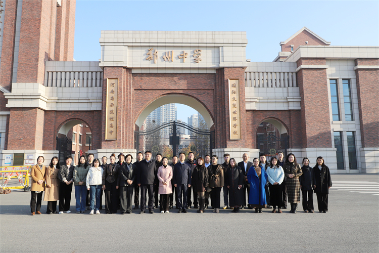 图片 合影留念.jpg