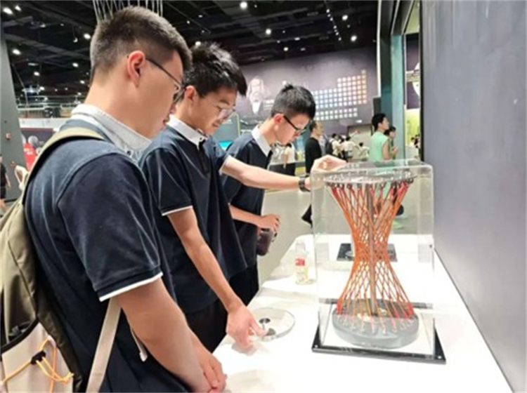1763967010913091.jpg 图10 科技馆游学参观展厅.jpg