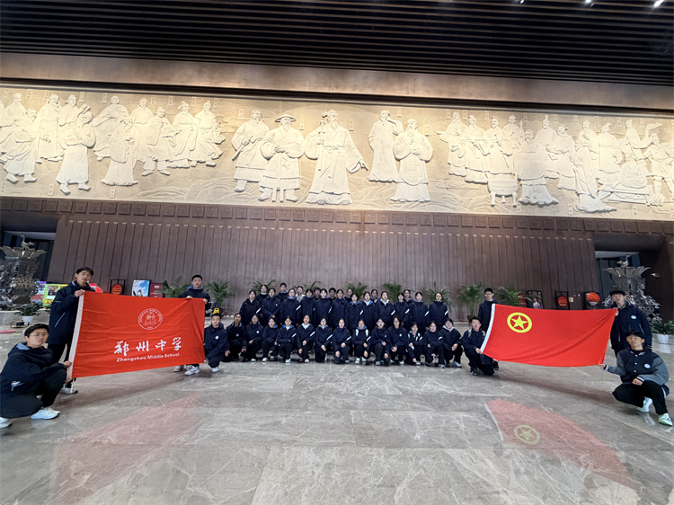 1765328869110667.jpg 图6:前往抗日救亡运动主题展馆研学.jpg