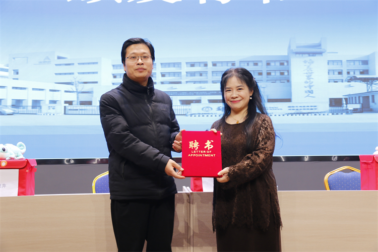 图8：颁发聘书.JPG