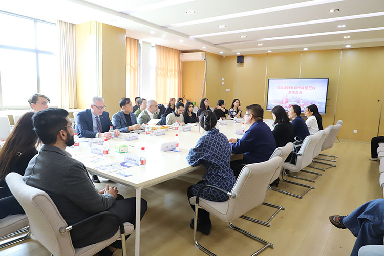 1776647367973990.jpg 图五:座谈会现场.JPG