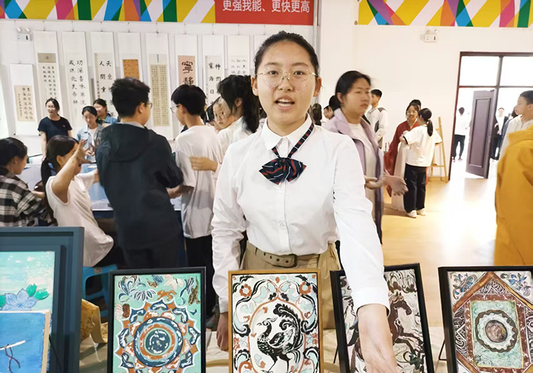 图7：岩彩展区.jpg