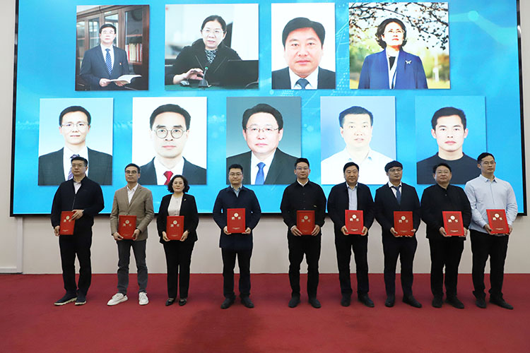 （图片5：“首席指导专家”聘任仪式）.jpg