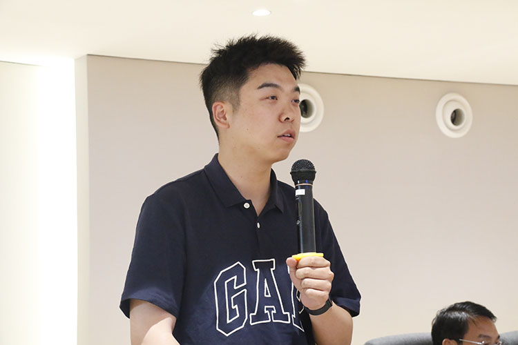1779677490749358.jpg 图6:与会教师与秦望老师互动.JPG
